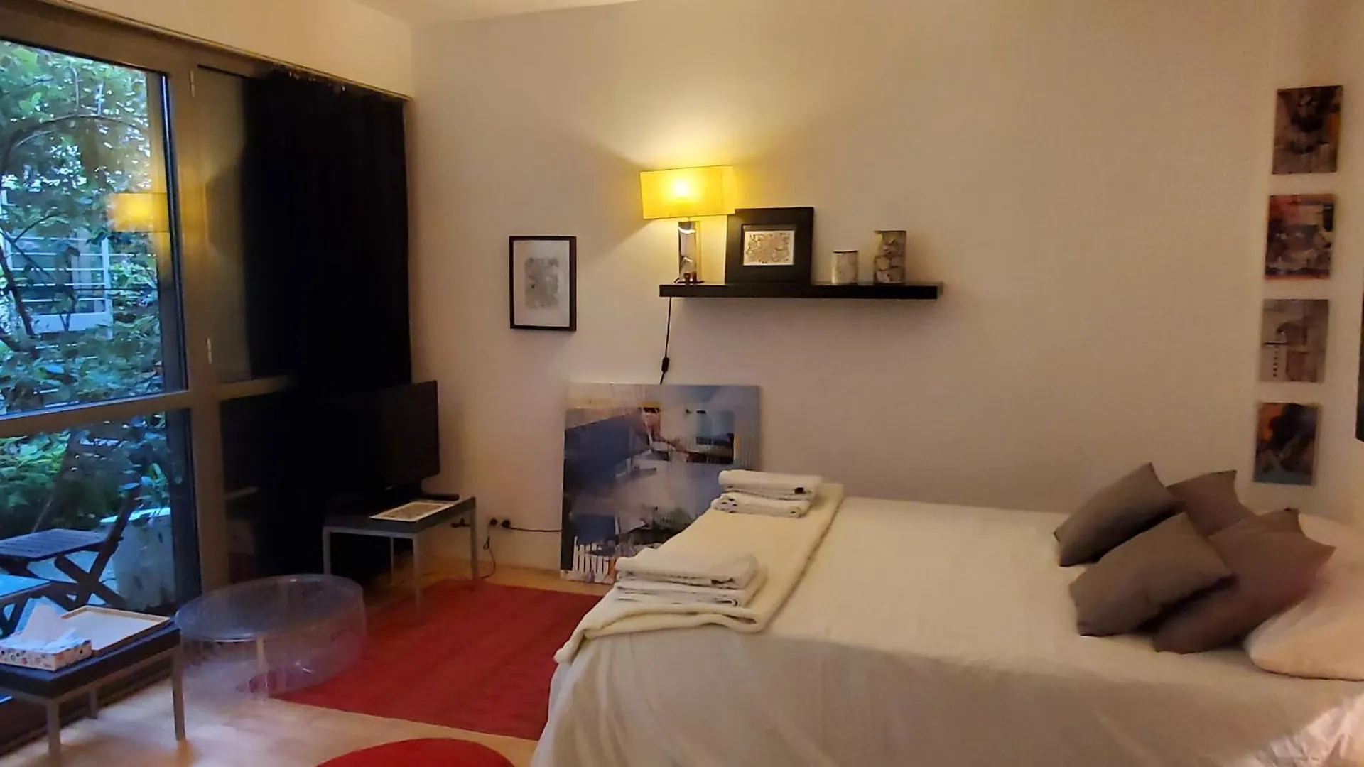 Bed & Breakfast Une Chambre A Paris 20Eme Avec Un Petit Jardin