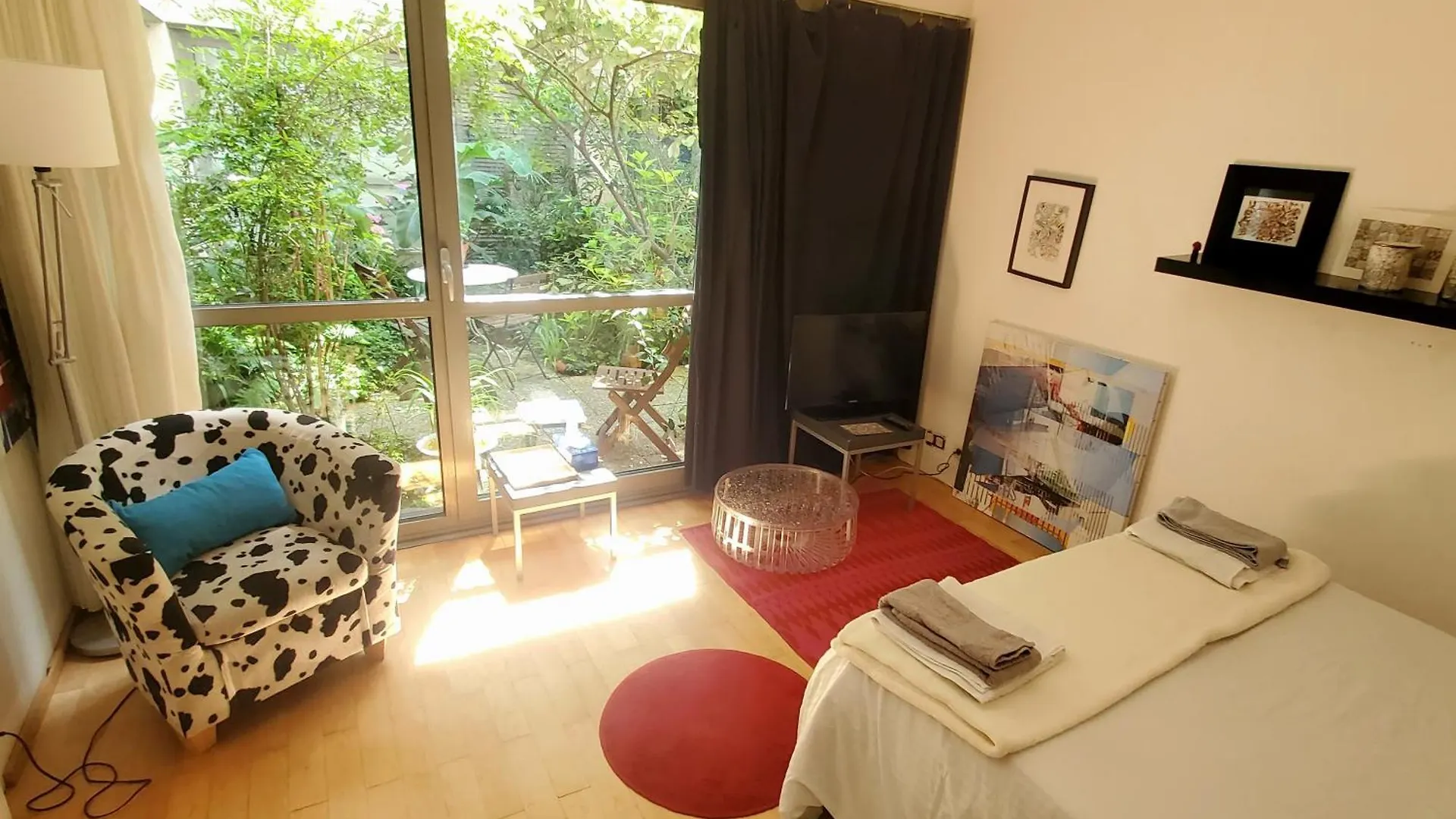 Une Chambre A Paris 20Eme Avec Un Petit Jardin