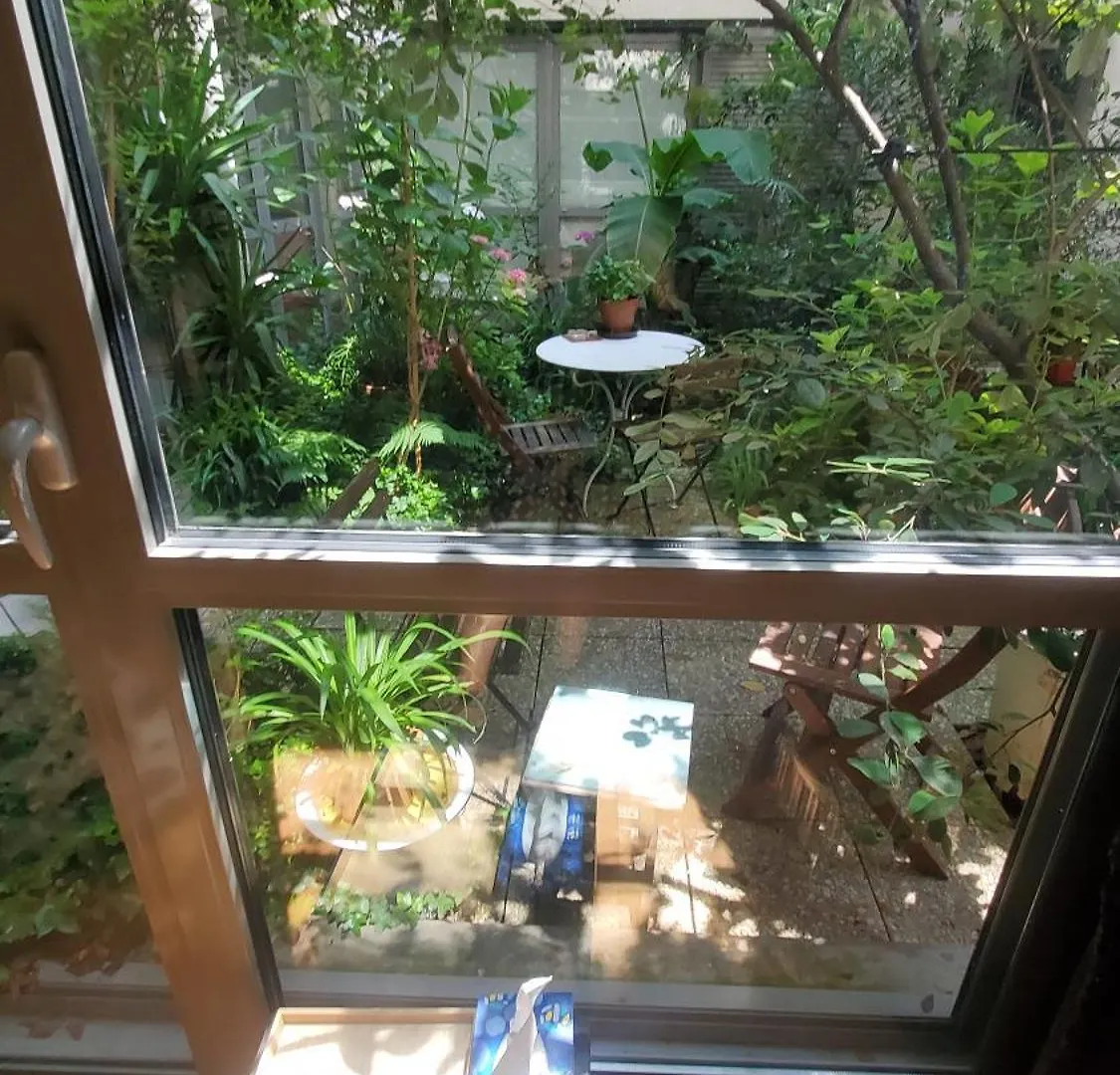 Bed & Breakfast Une Chambre A Paris 20Eme Avec Un Petit Jardin